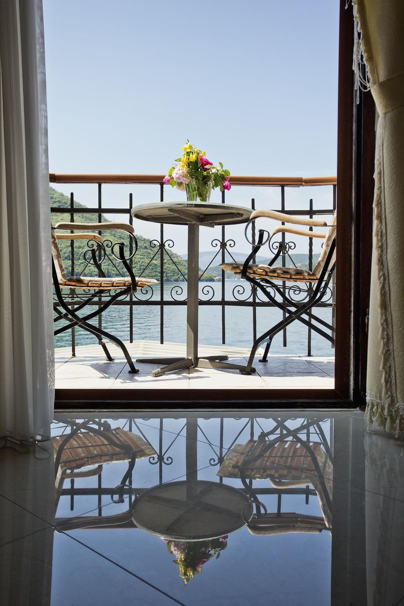 Apartments Admiral Perast Luaran gambar